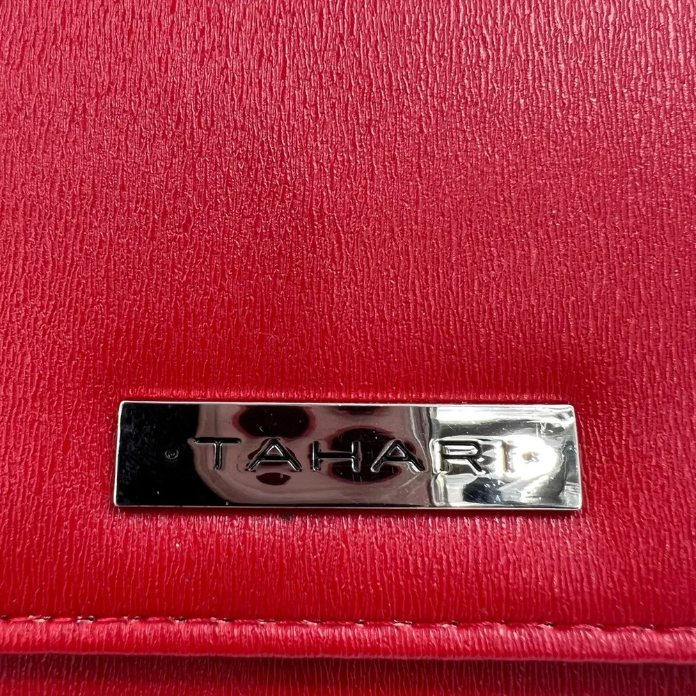 ⭐️TAHARI💯 WOMENS RED, WALLET, VEGAN LEATHER, RFID PROTECTED LINING - Picture 5 of 16